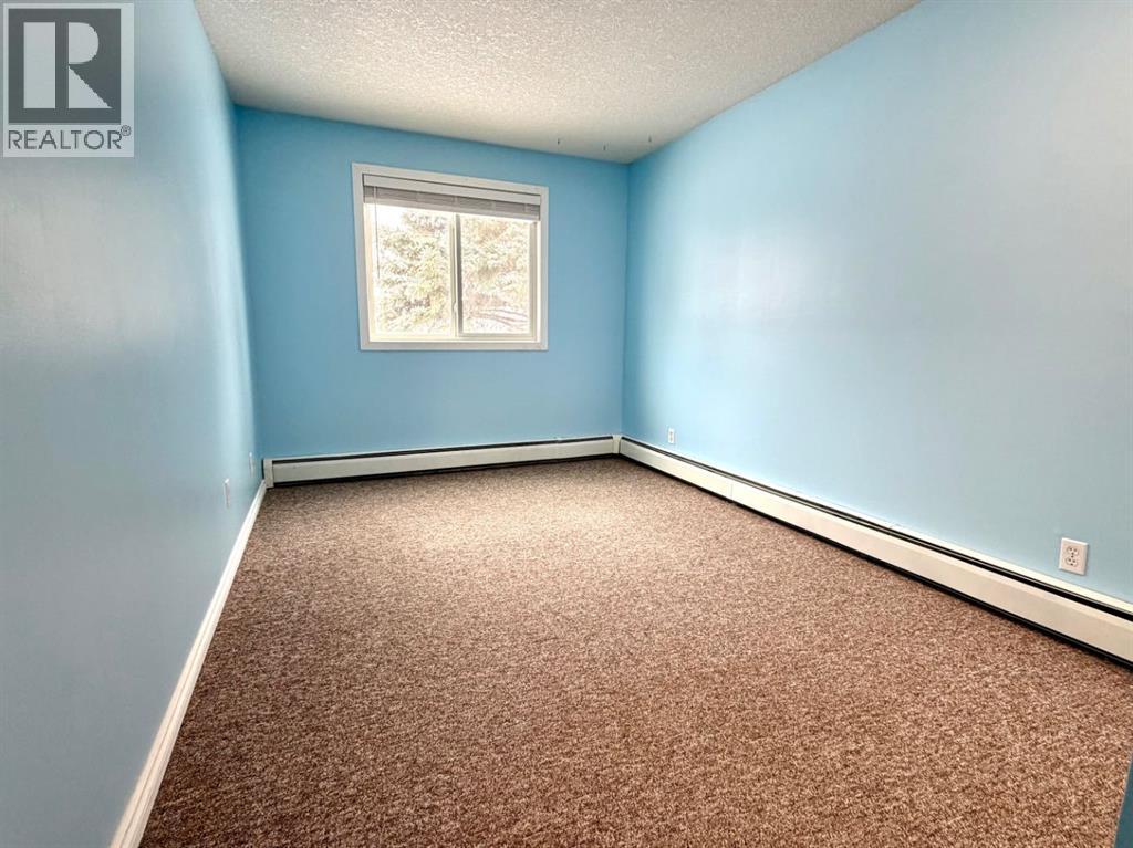 #212B 295 COLUMBIA BOULEVARD W - 14