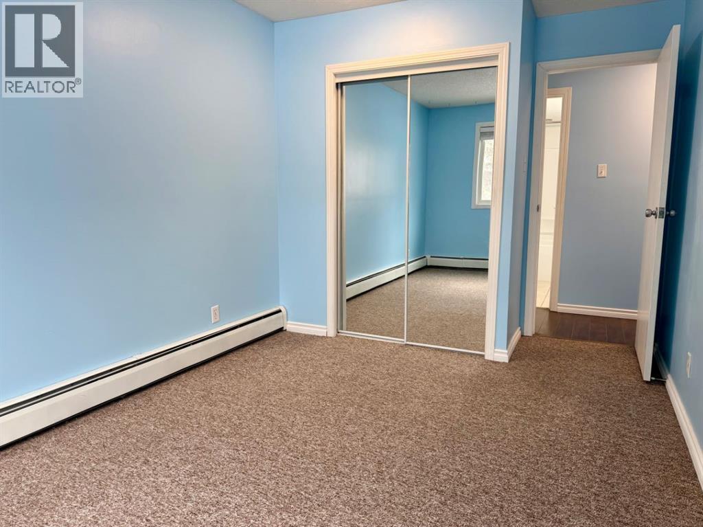 #212B 295 COLUMBIA BOULEVARD W - 16