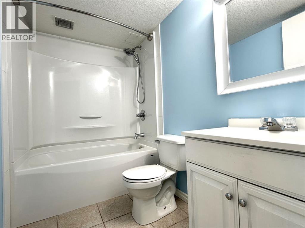 #212B 295 COLUMBIA BOULEVARD W - 18