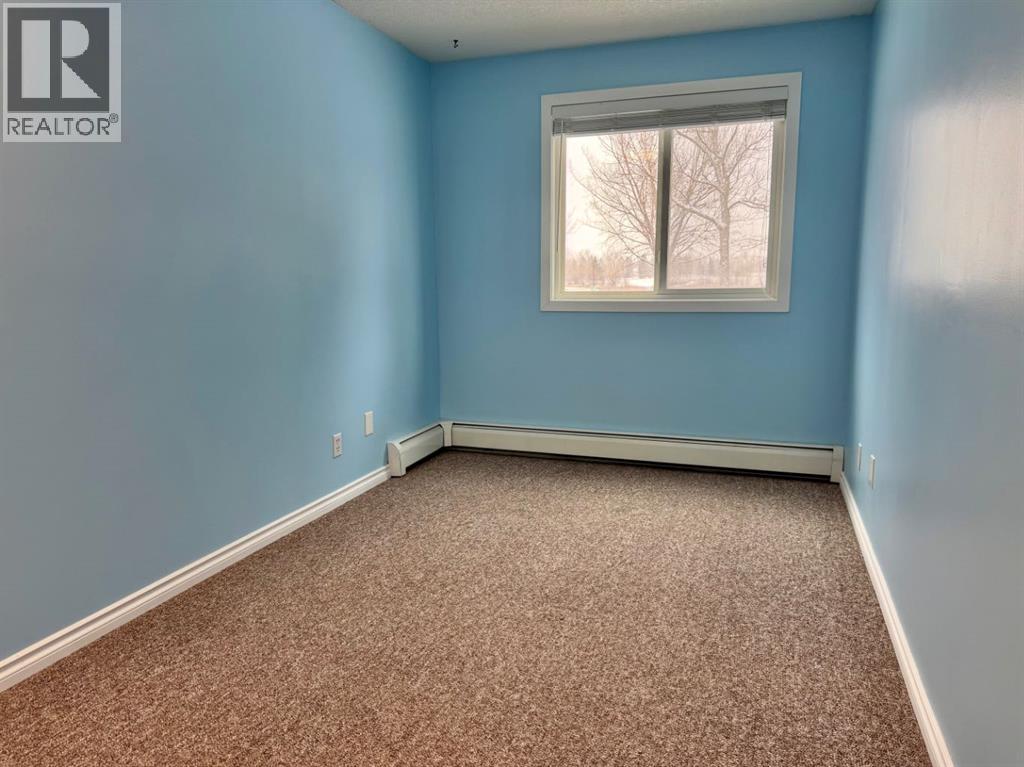 #212B 295 COLUMBIA BOULEVARD W - 19