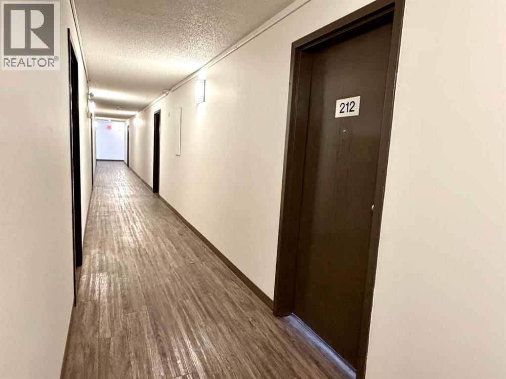 #212B 295 COLUMBIA BOULEVARD W - 24