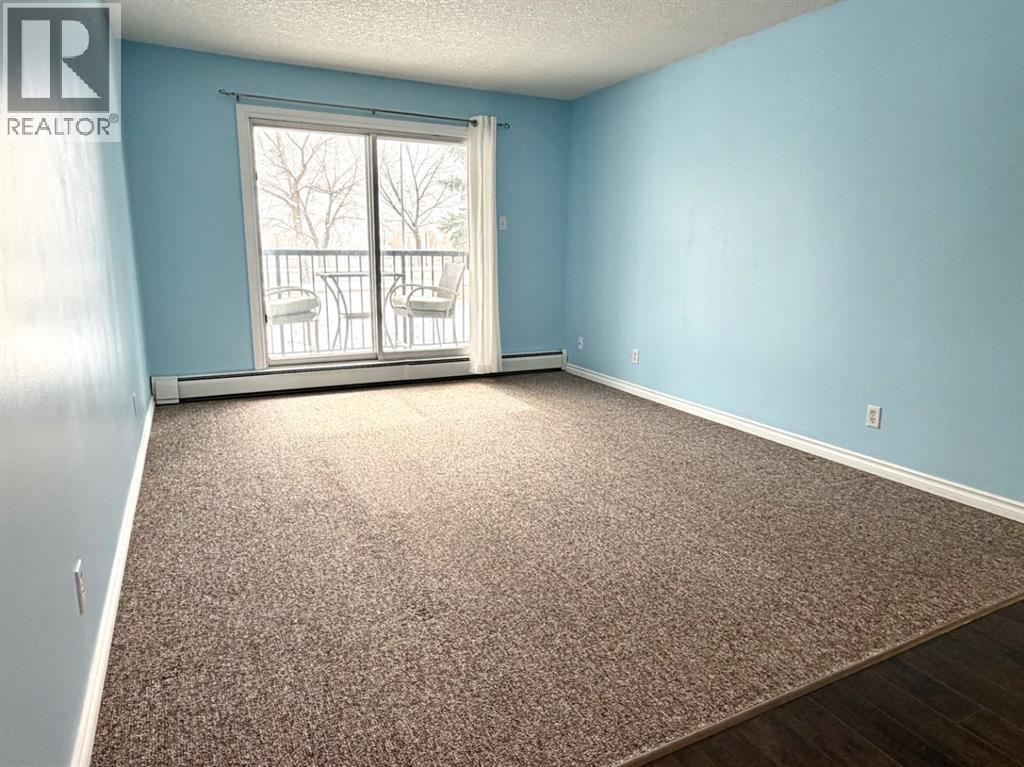 #212B 295 COLUMBIA BOULEVARD W - 5