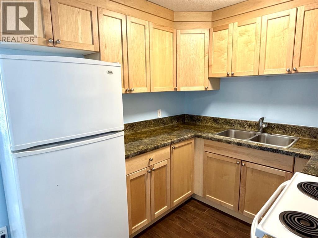 #212B 295 COLUMBIA BOULEVARD W - 9