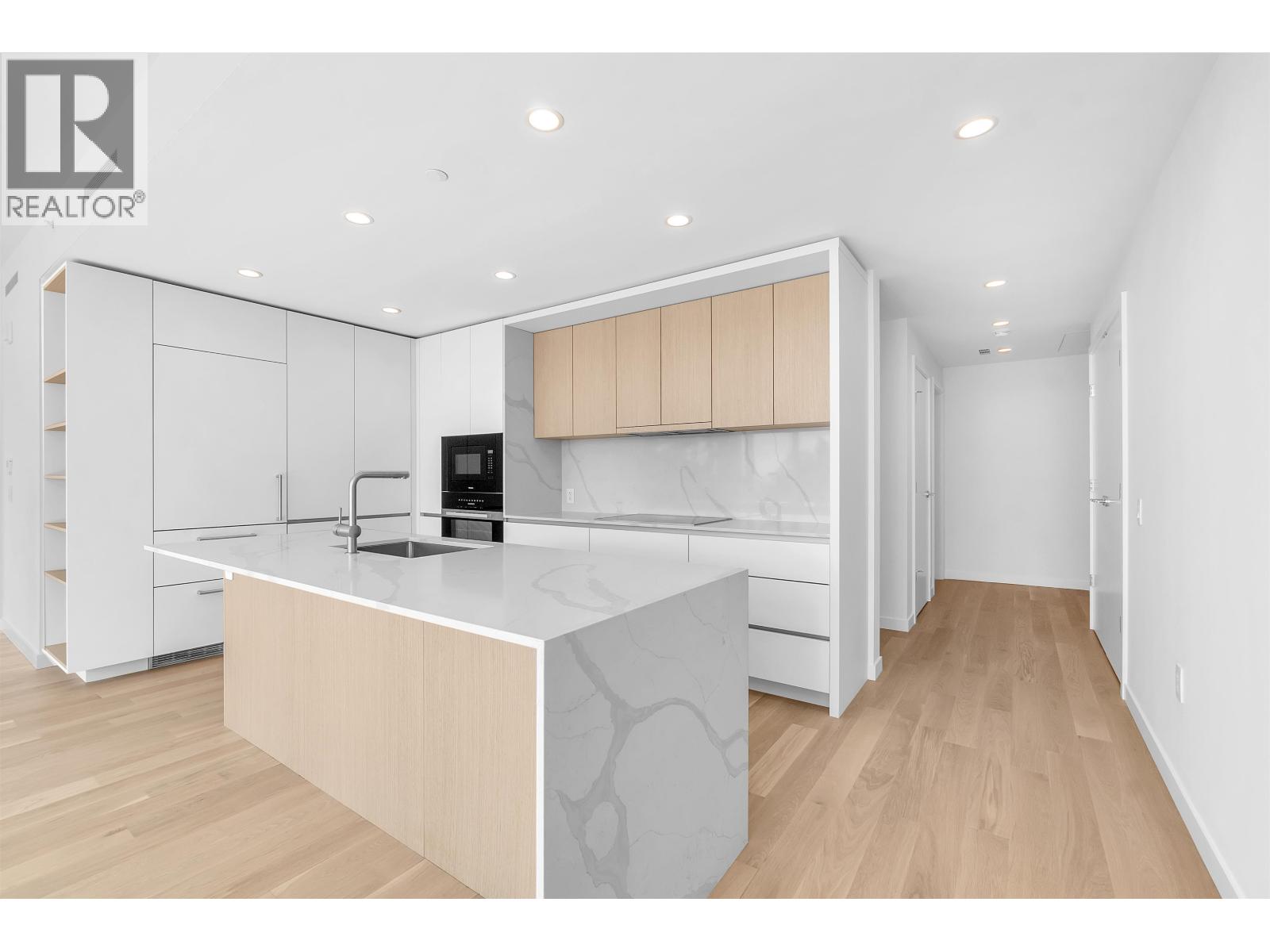 403 3963 UPLANDS WAY, West Vancouver