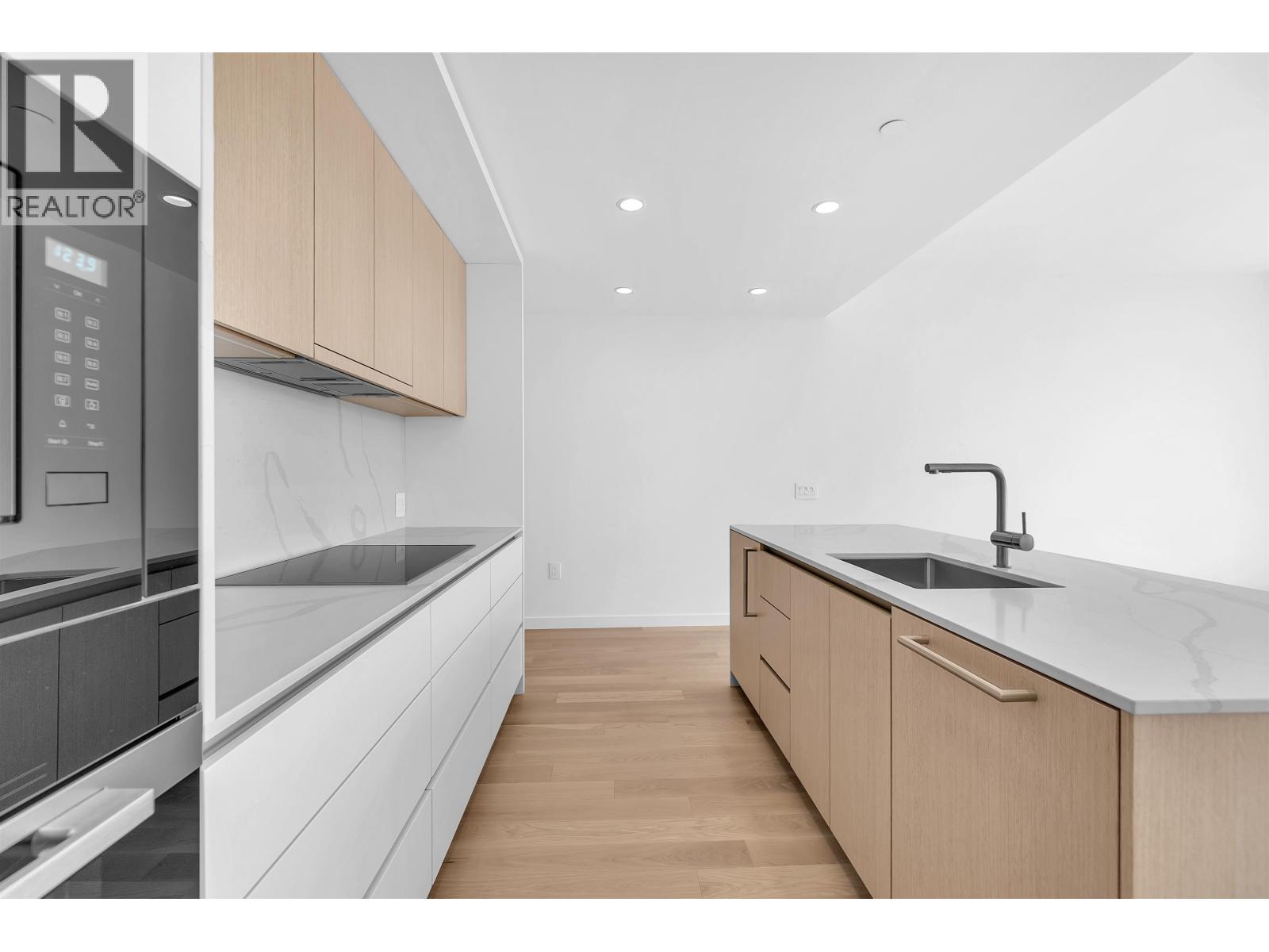 403 3963 UPLANDS WAY, West Vancouver