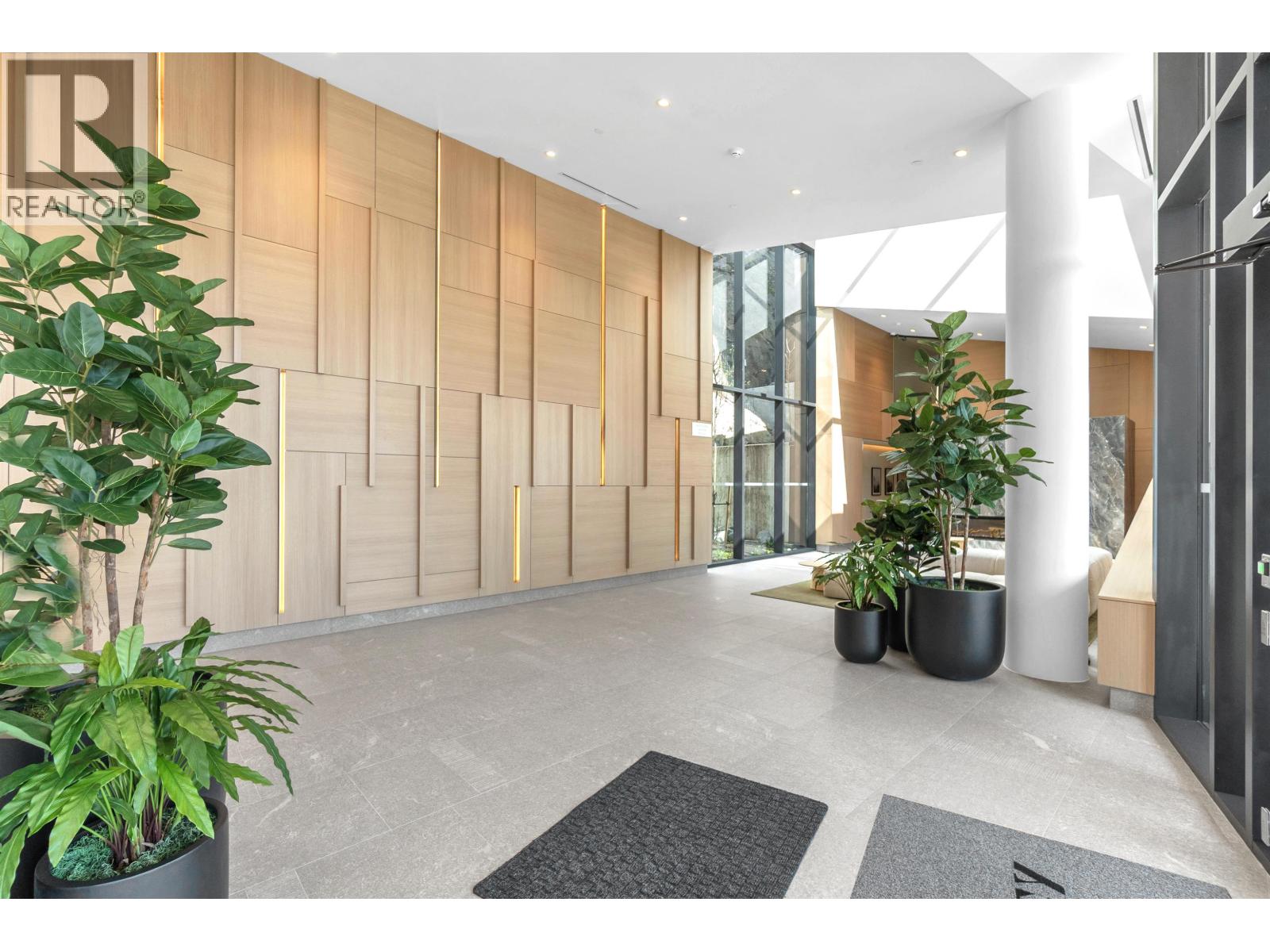 403 3963 UPLANDS WAY, West Vancouver