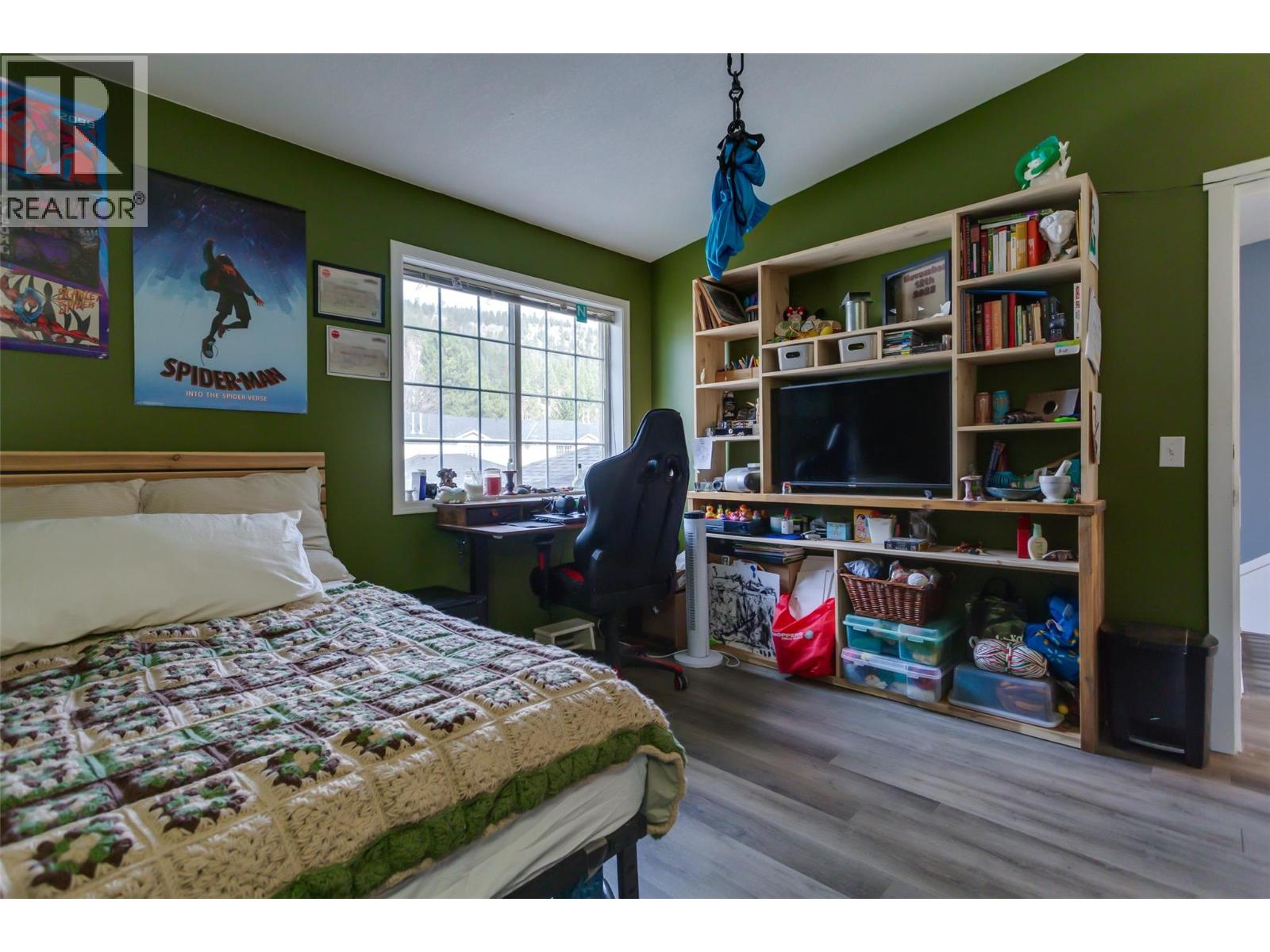 #5 527 YATES ROAD - 35