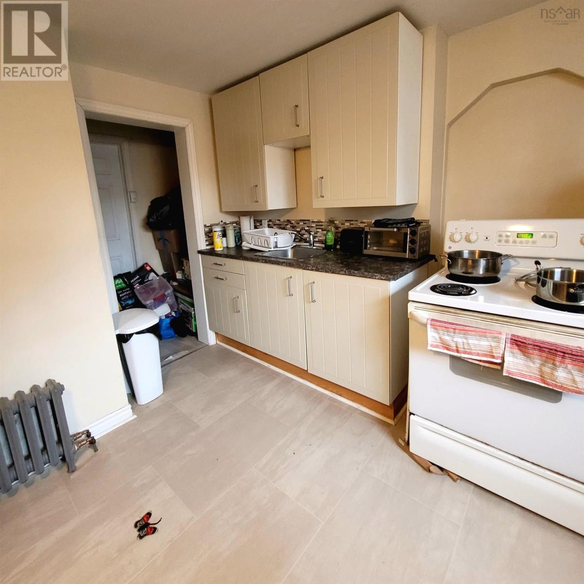 Property 34 of 42 of 4 Queen Street