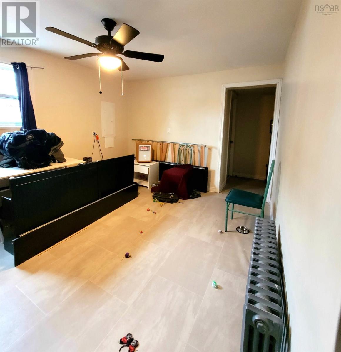 Property 33 of 42 of 4 Queen Street