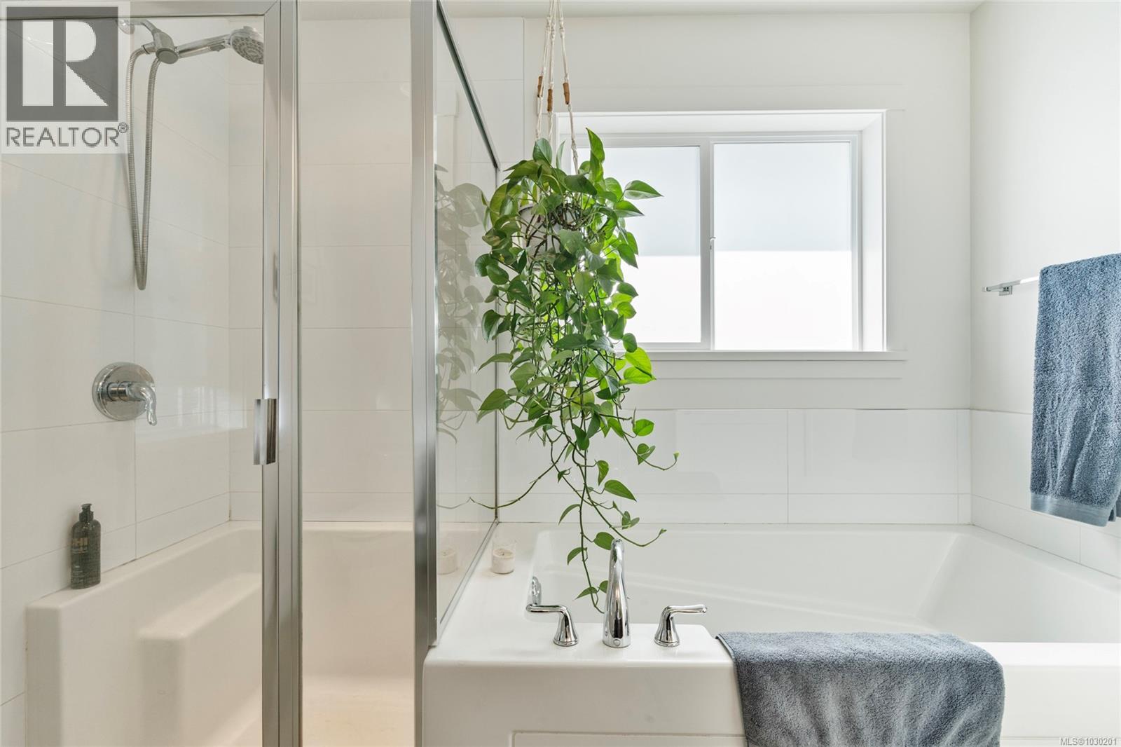  3460 SPARROWHAWK Avenue, Colwood