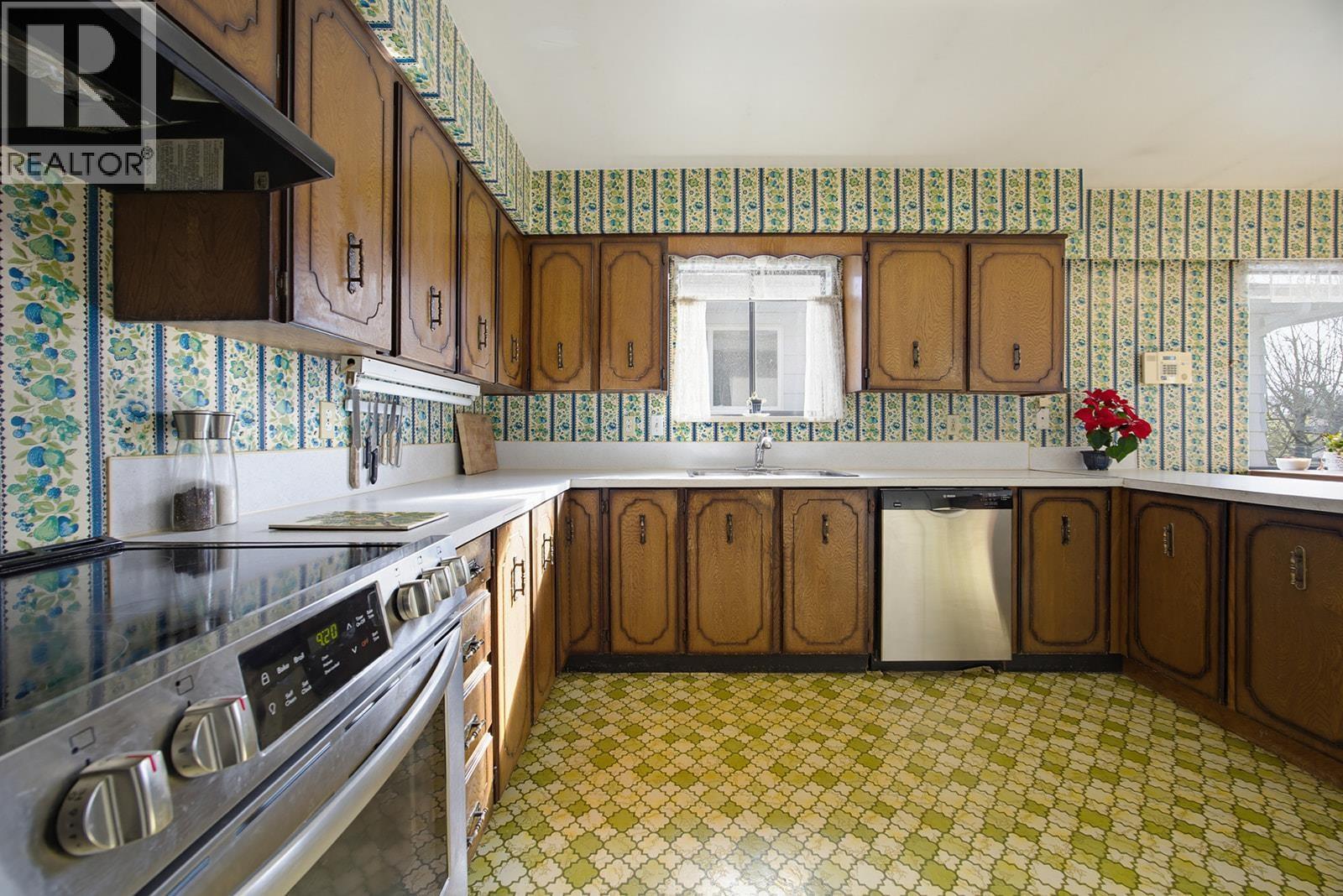 1952 PRAIRIE AVENUE, Port Coquitlam