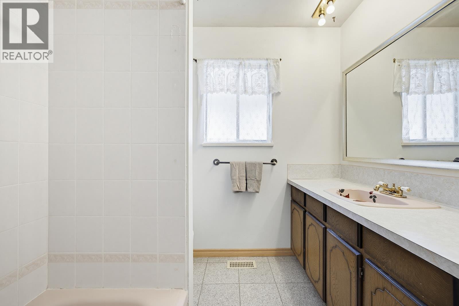 1952 PRAIRIE AVENUE, Port Coquitlam