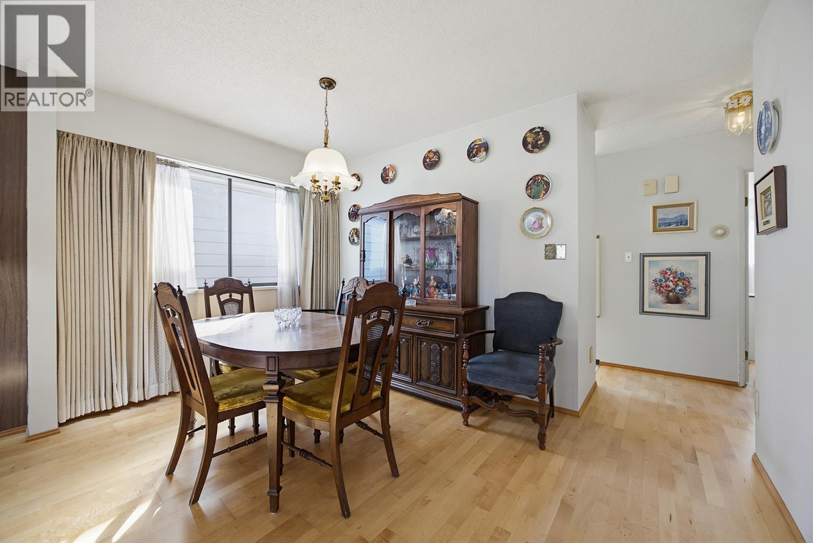 1952 PRAIRIE AVENUE, Port Coquitlam