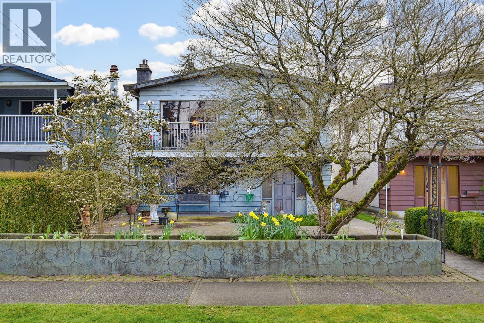 1952 PRAIRIE AVENUE, Port Coquitlam