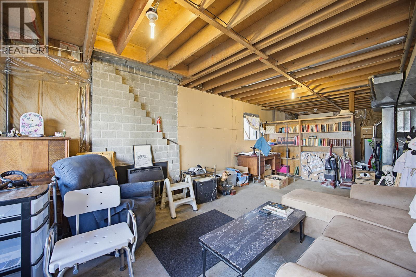 1952 PRAIRIE AVENUE, Port Coquitlam