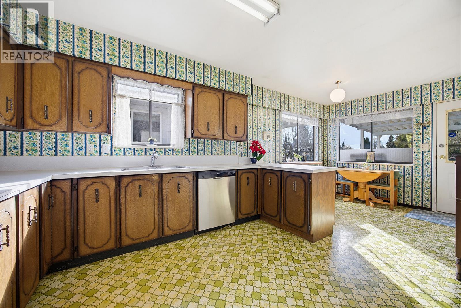 1952 PRAIRIE AVENUE, Port Coquitlam