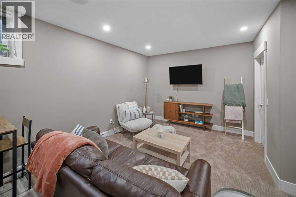 4410 17 AVENUE NW - 31