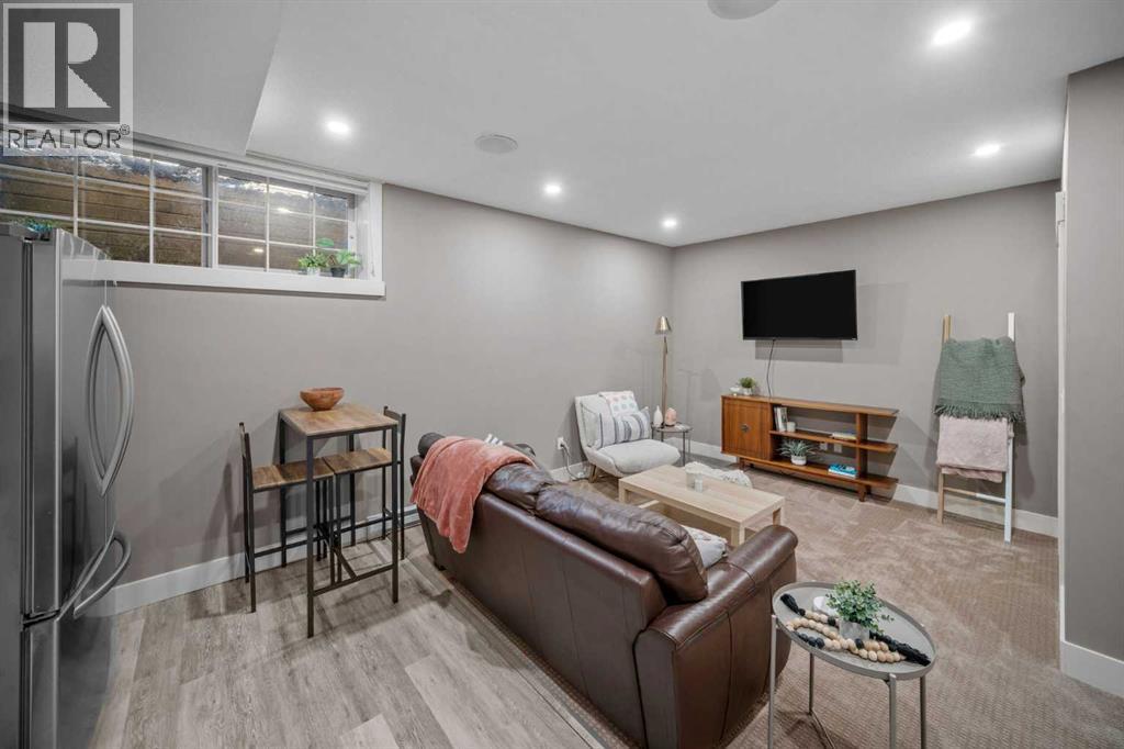 4410 17 AVENUE NW - 30