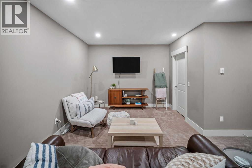 4410 17 AVENUE NW - 32