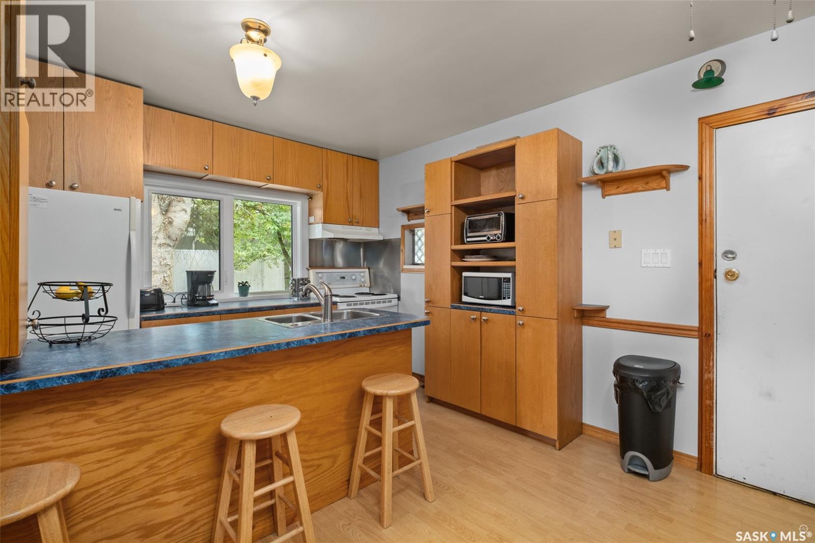 546 7TH STREET E - 7