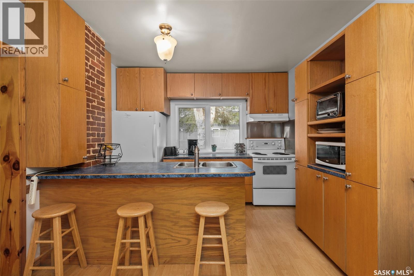 546 7TH STREET E - 8
