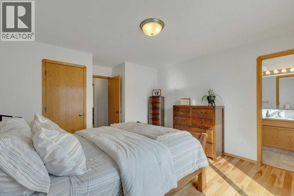 118 DUVAL CRESCENT - 21