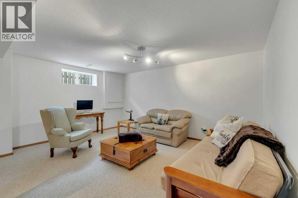 118 DUVAL CRESCENT - 27