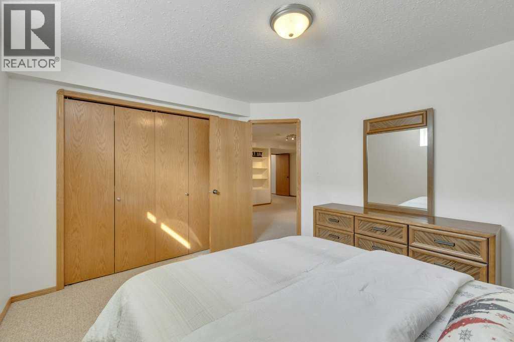 118 DUVAL CRESCENT - 29