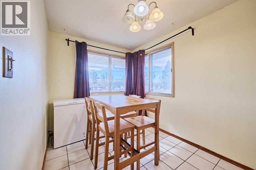 
          28 CORNELL Place Northwest
            <br/>
            <span>Calgary</span>
            , 
            <span>AB</span>
             <span>T2K1J4</span>
         - Photo 5