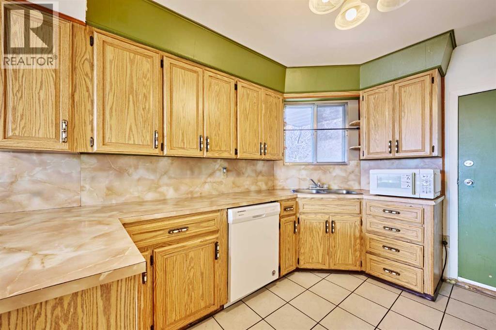 
          28 CORNELL Place Northwest
            <br/>
            <span>Calgary</span>
            , 
            <span>AB</span>
             <span>T2K1J4</span>
         - Photo 8