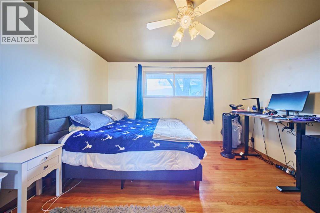 
          28 CORNELL Place Northwest
            <br/>
            <span>Calgary</span>
            , 
            <span>AB</span>
             <span>T2K1J4</span>
         - Photo 16