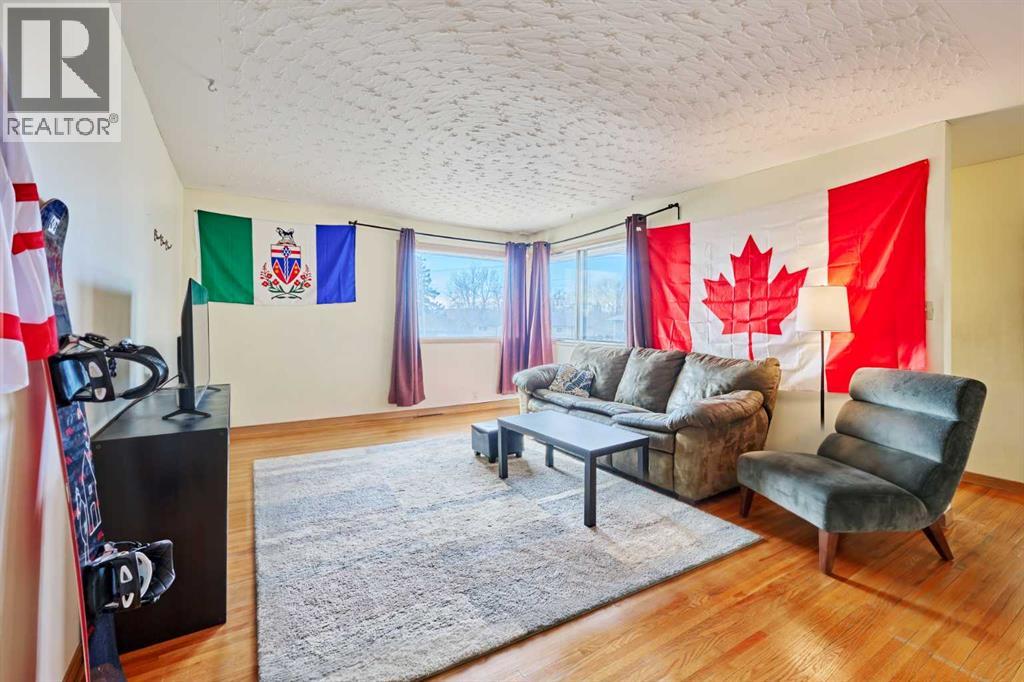 
          28 CORNELL Place Northwest
            <br/>
            <span>Calgary</span>
            , 
            <span>AB</span>
             <span>T2K1J4</span>
         - Photo 11