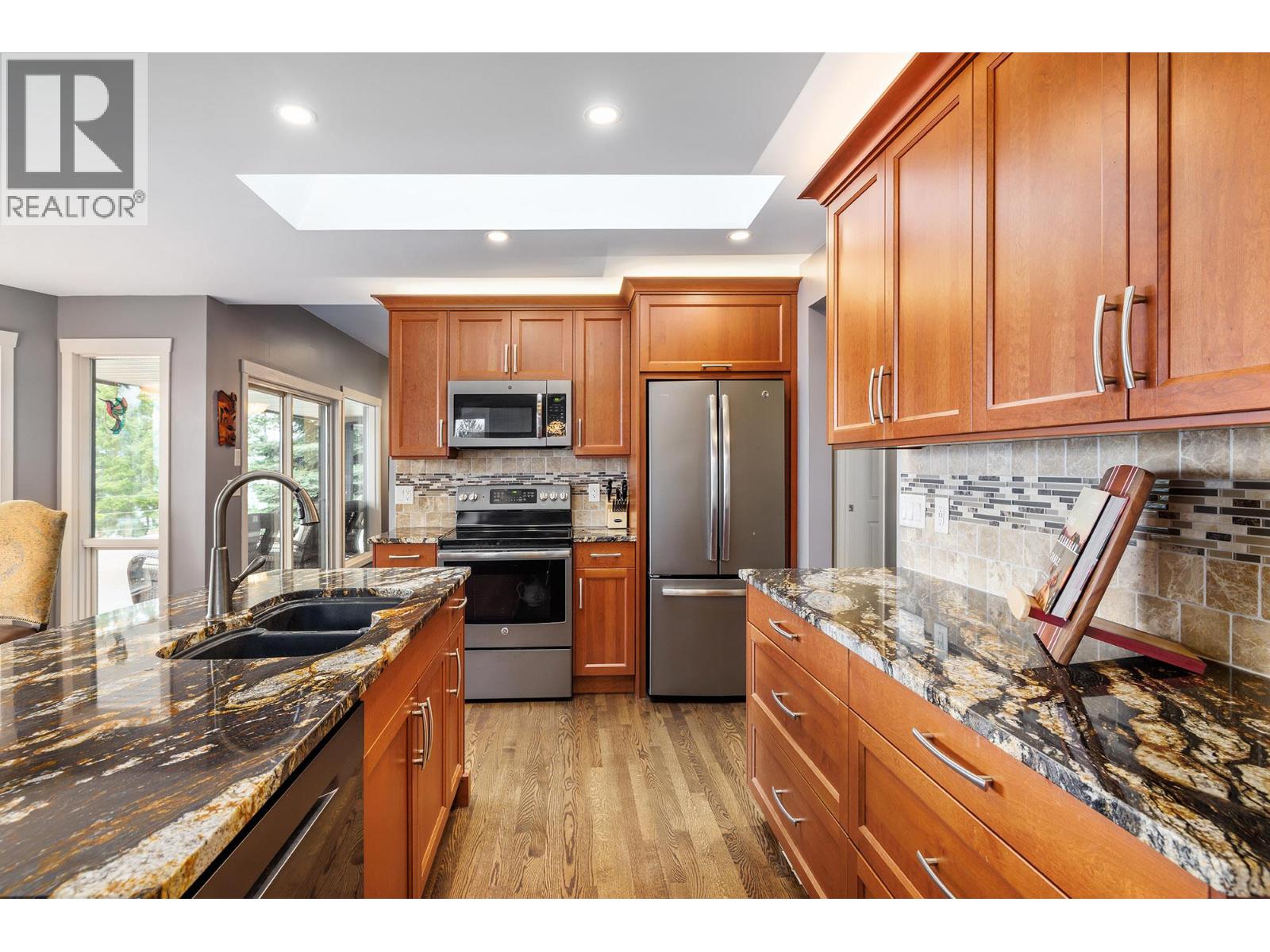 5715 LAKESHORE ROAD - 8