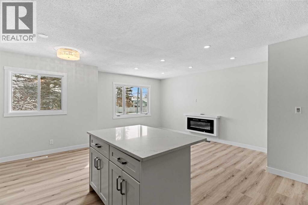 937 MARCOMBE DRIVE NE - 11