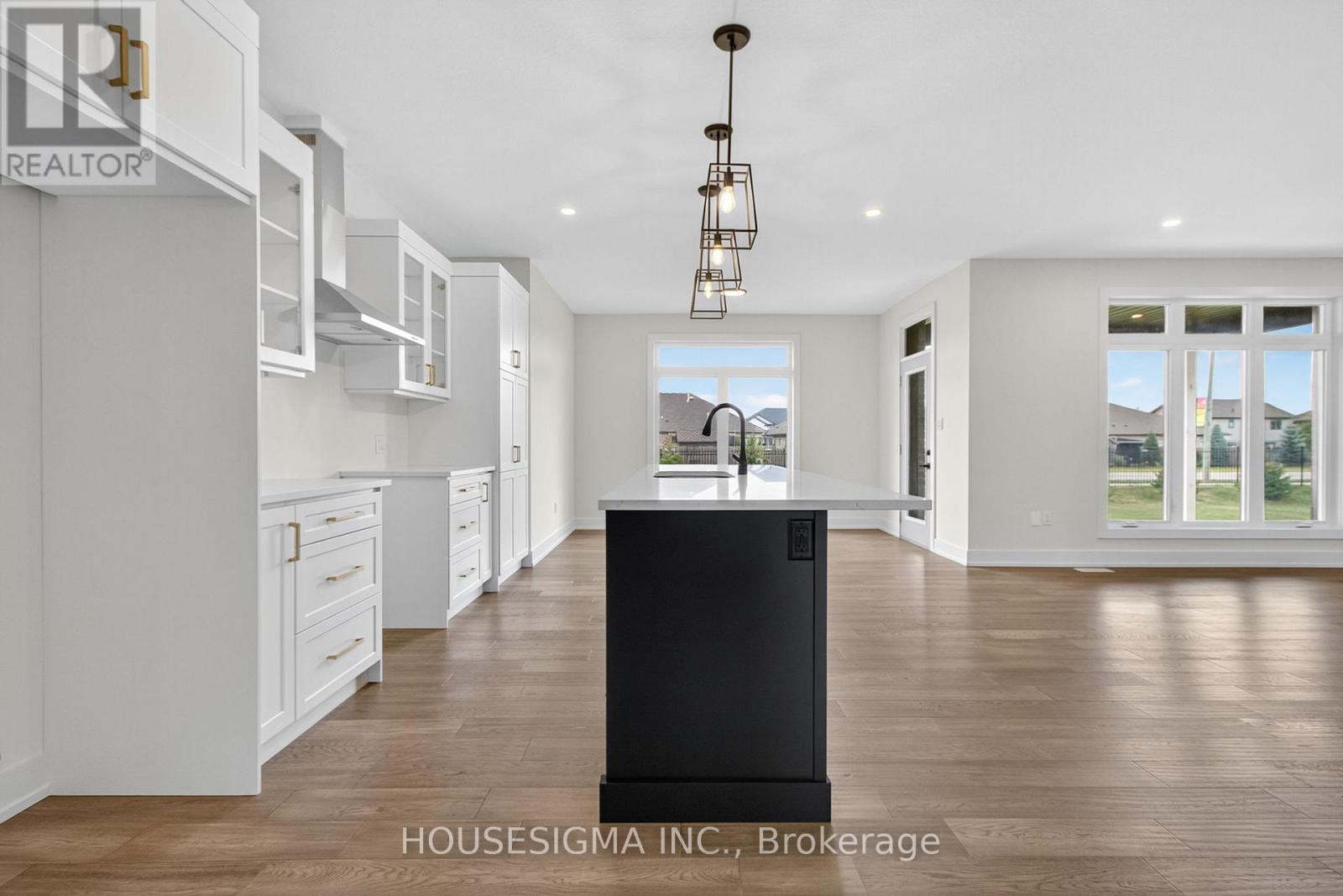 36 KELLY DRIVE - 12