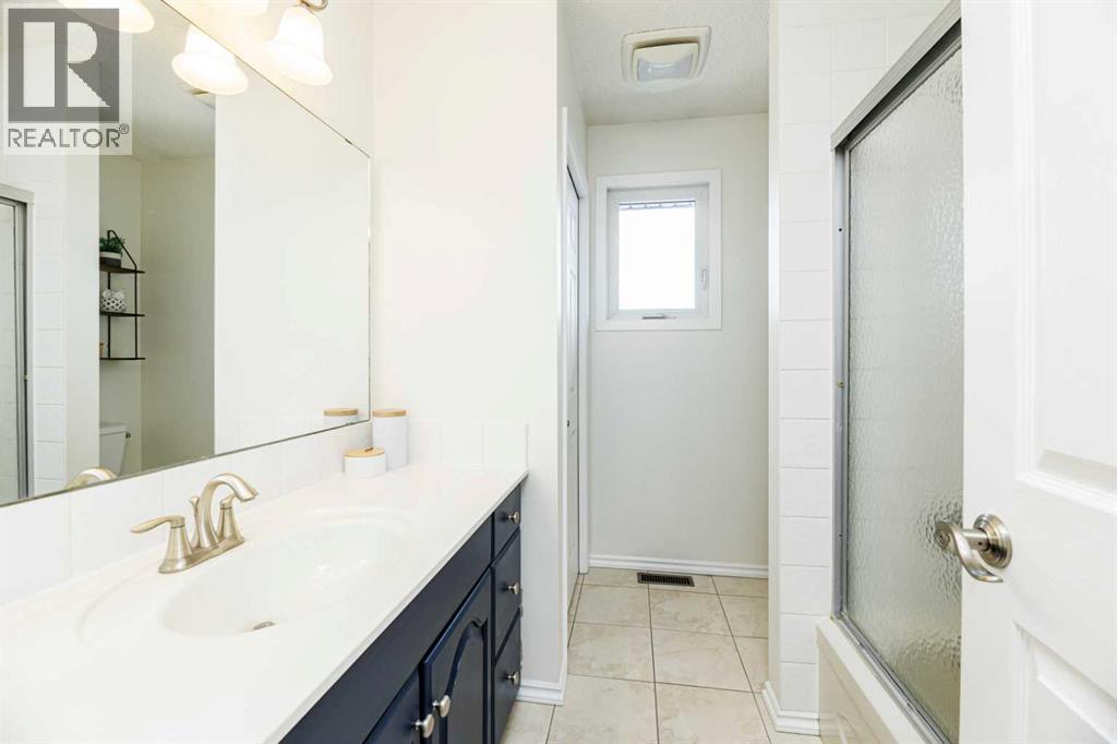 14 Warwick Drive, Red Deer