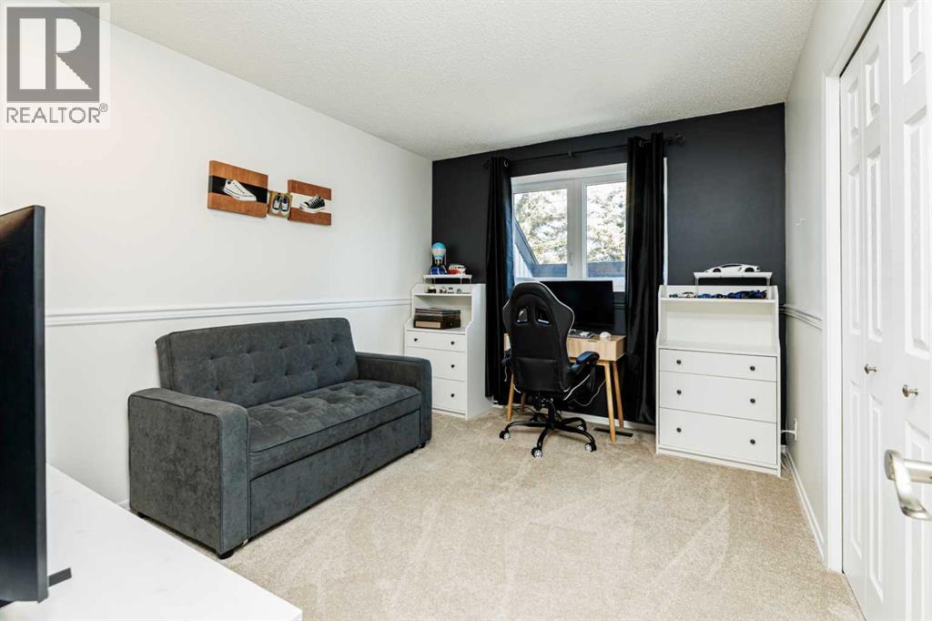 14 Warwick Drive, Red Deer