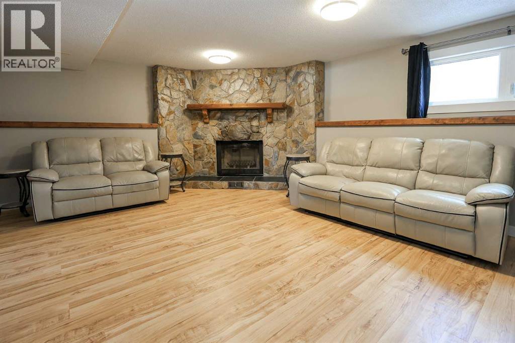 415 BARRETT DRIVE - 22