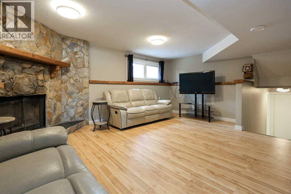 415 BARRETT DRIVE - 23