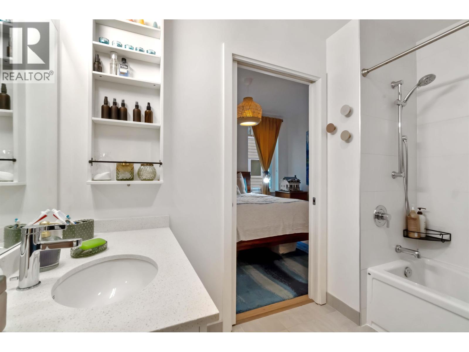 403 2137 CHESTERFIELD AVENUE, North Vancouver