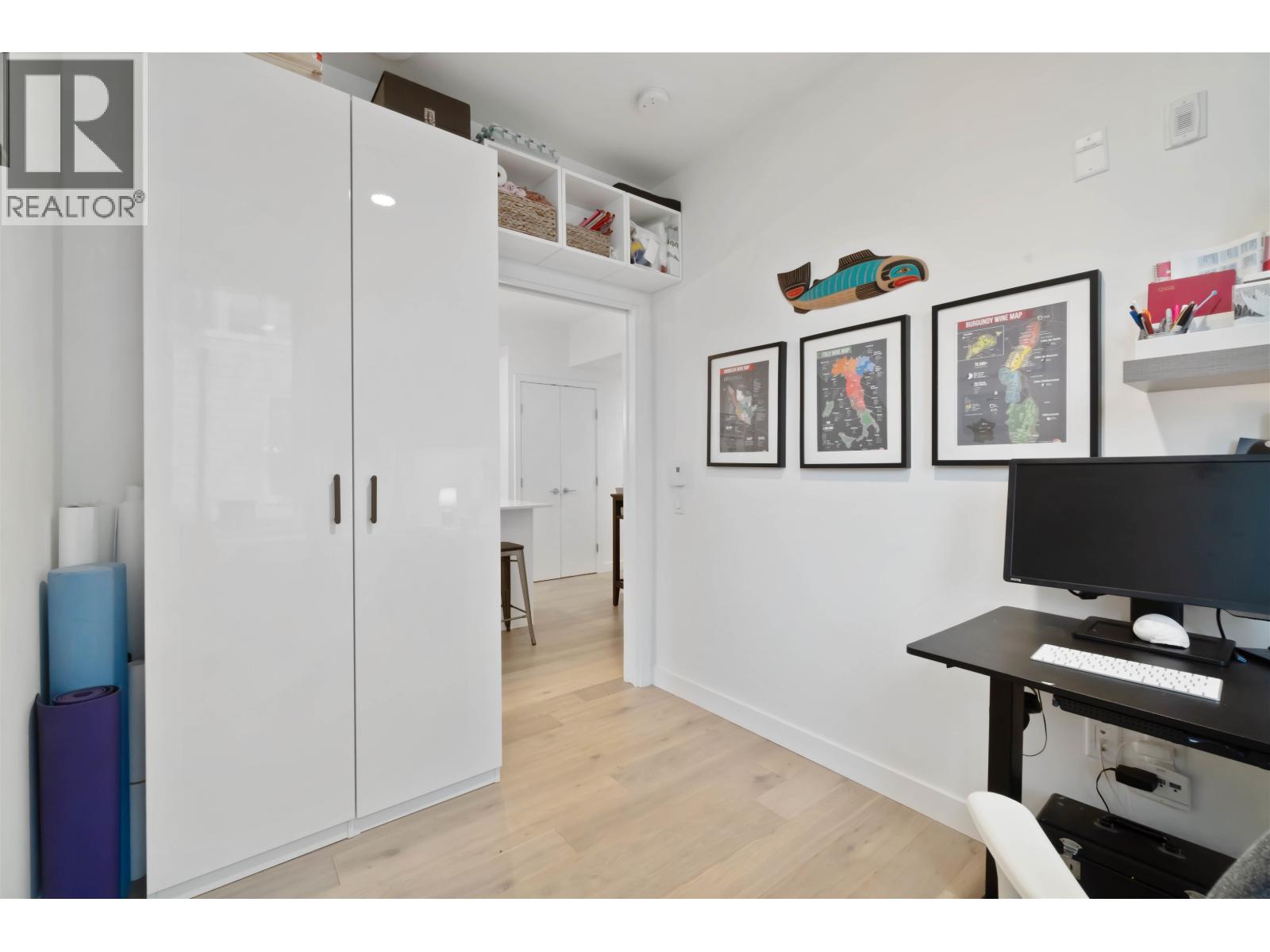 403 2137 CHESTERFIELD AVENUE, North Vancouver