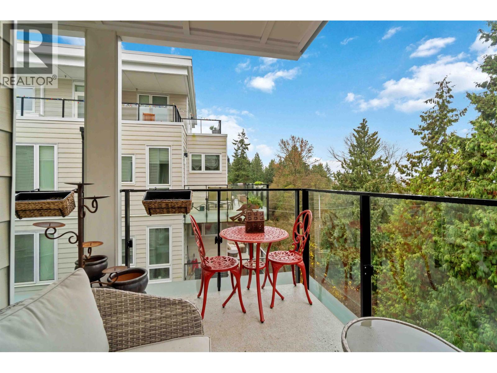 403 2137 CHESTERFIELD AVENUE, North Vancouver