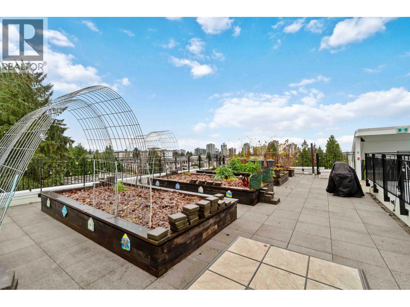 403 2137 CHESTERFIELD AVENUE, North Vancouver