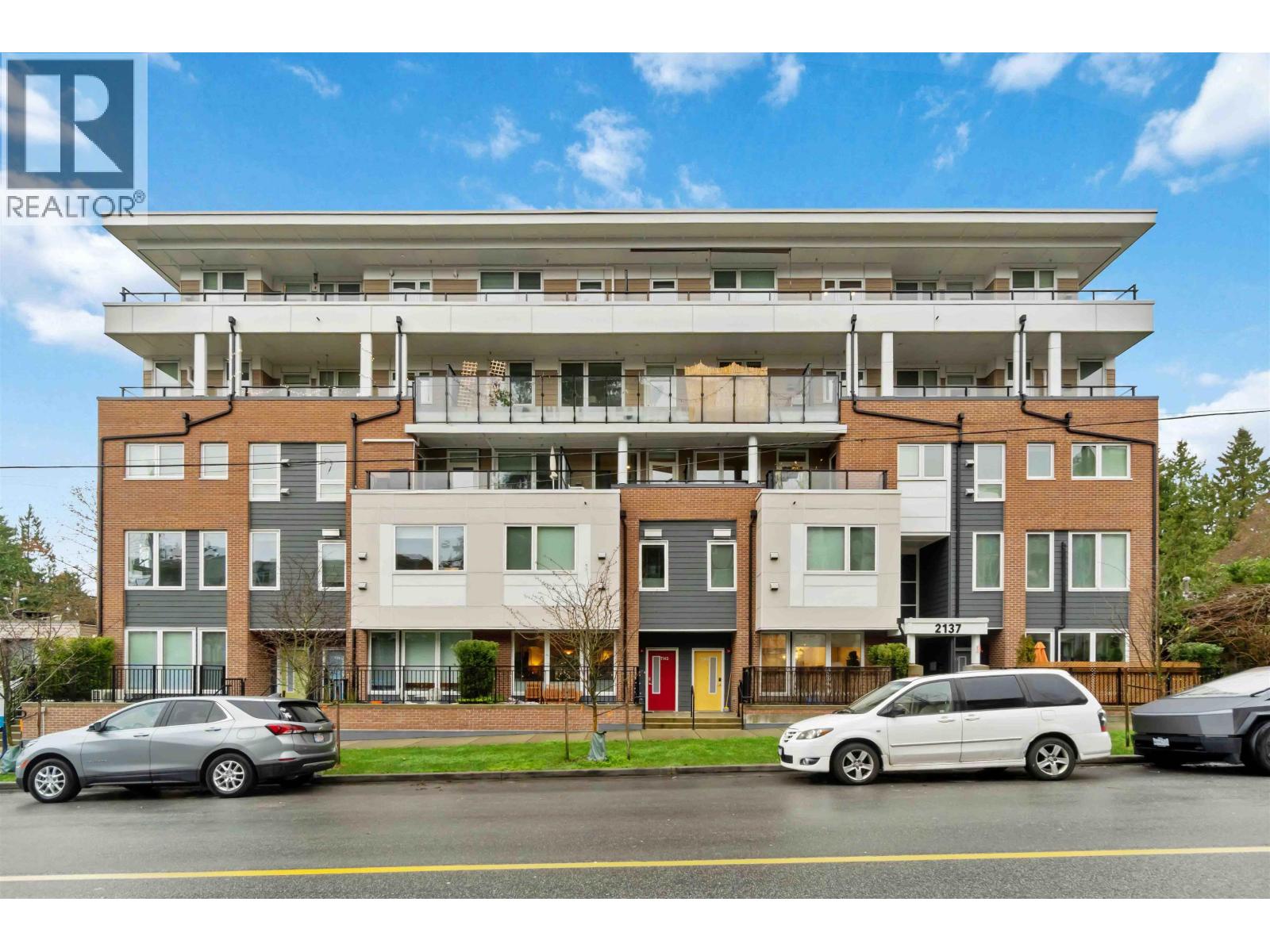 403 2137 CHESTERFIELD AVENUE, North Vancouver