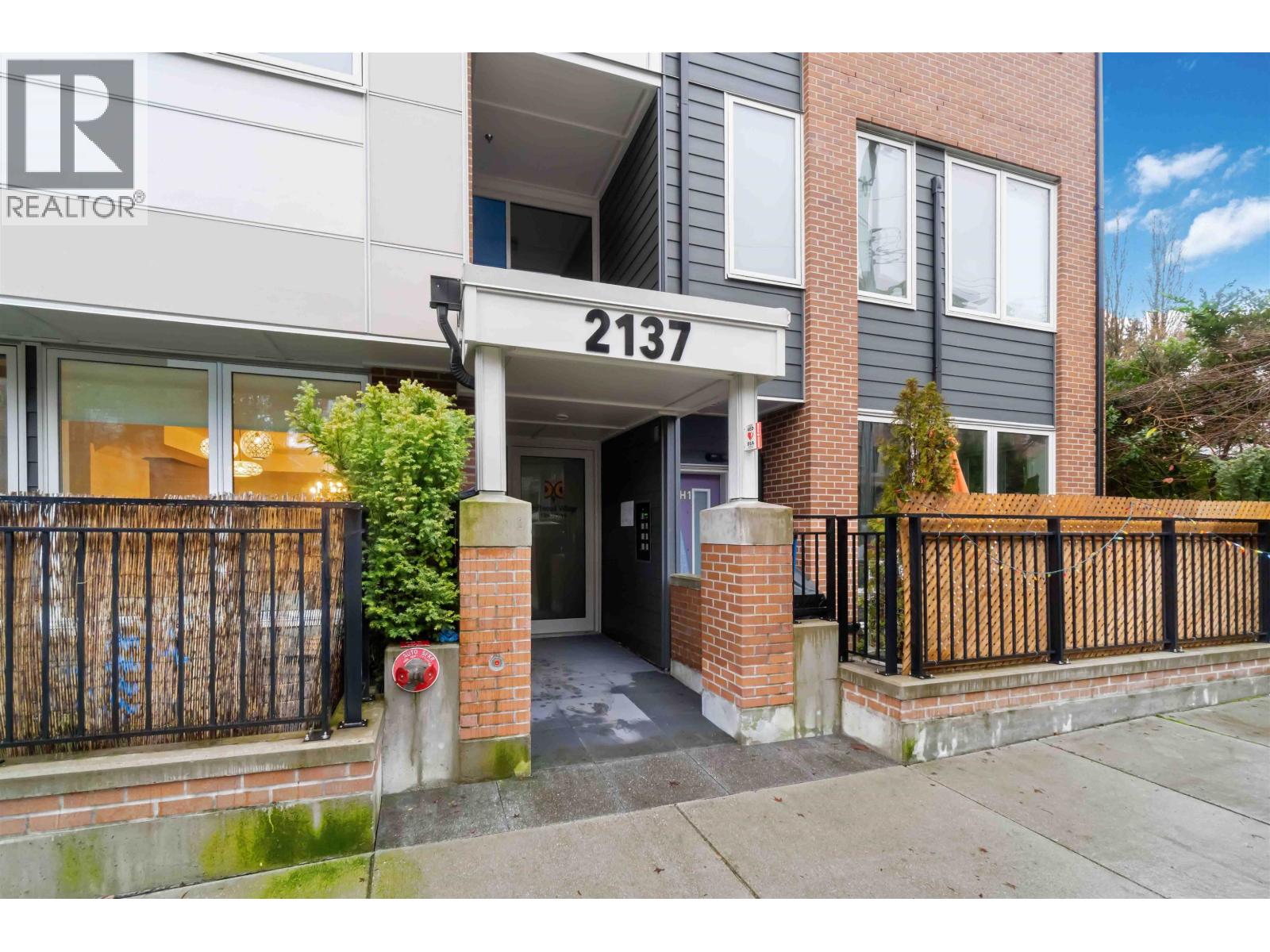 403 2137 CHESTERFIELD AVENUE, North Vancouver