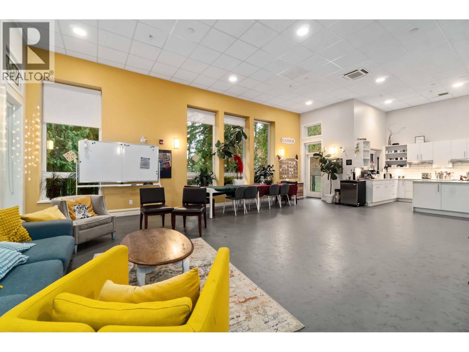 403 2137 CHESTERFIELD AVENUE, North Vancouver