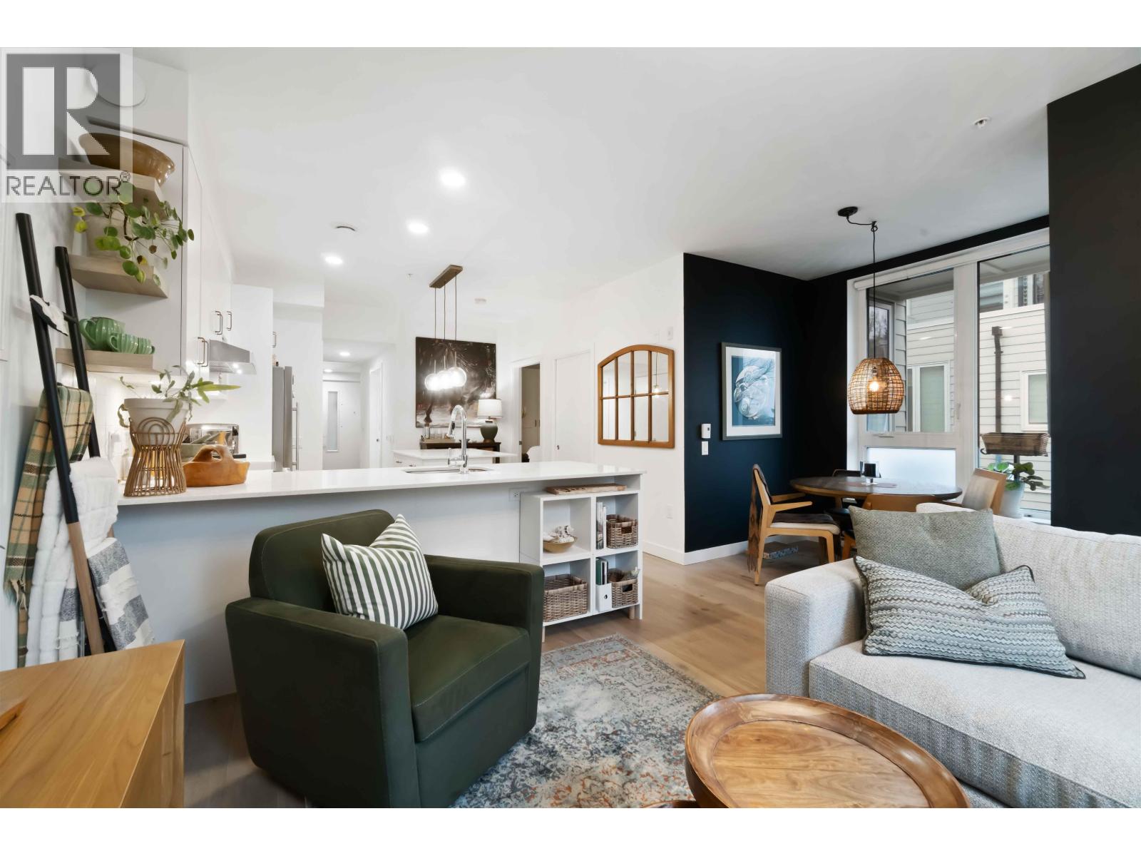 403 2137 CHESTERFIELD AVENUE, North Vancouver