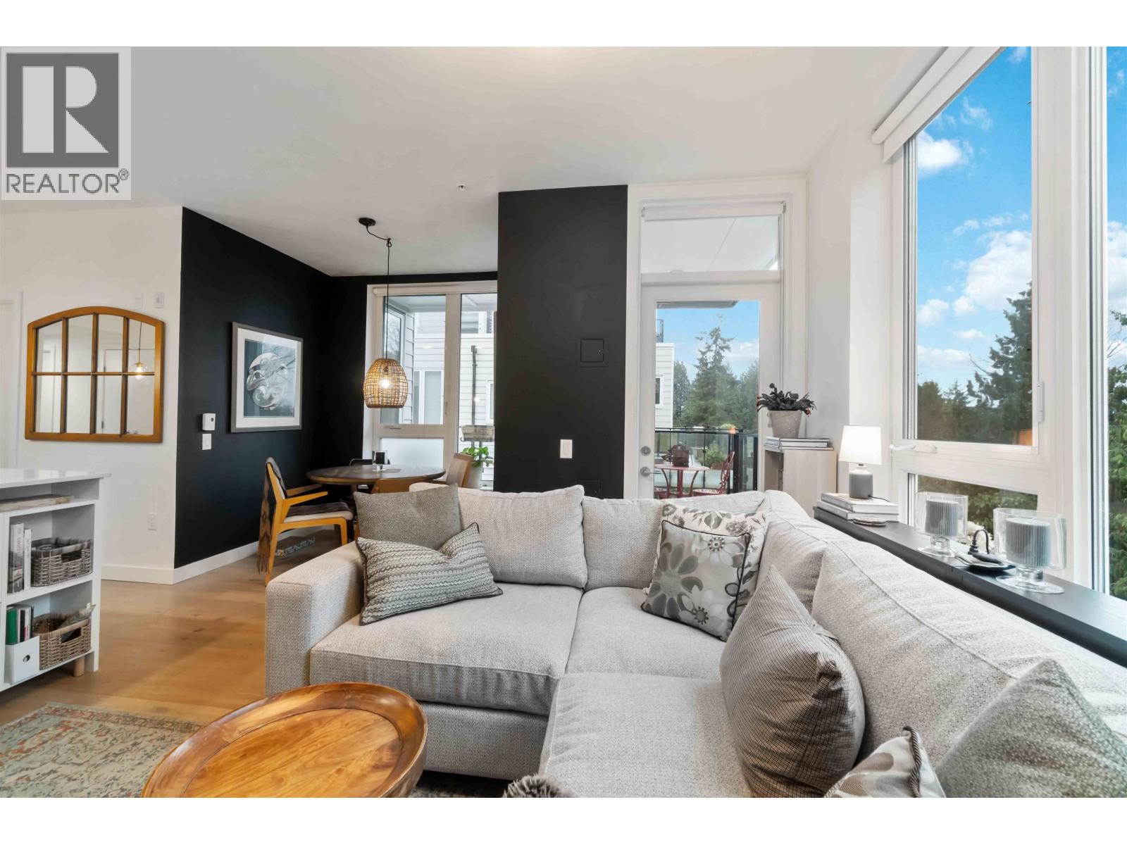 403 2137 CHESTERFIELD AVENUE, North Vancouver