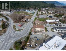 7340 Crabapple Court, Pemberton, BC V0N2L1 Photo 13