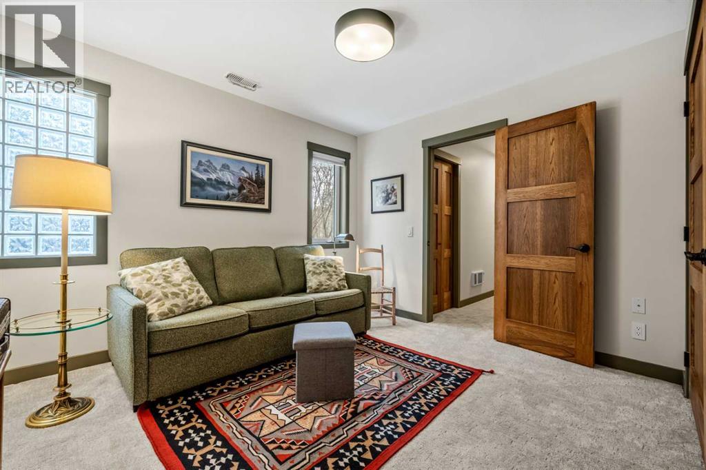 #2 817 6TH STREET - 32